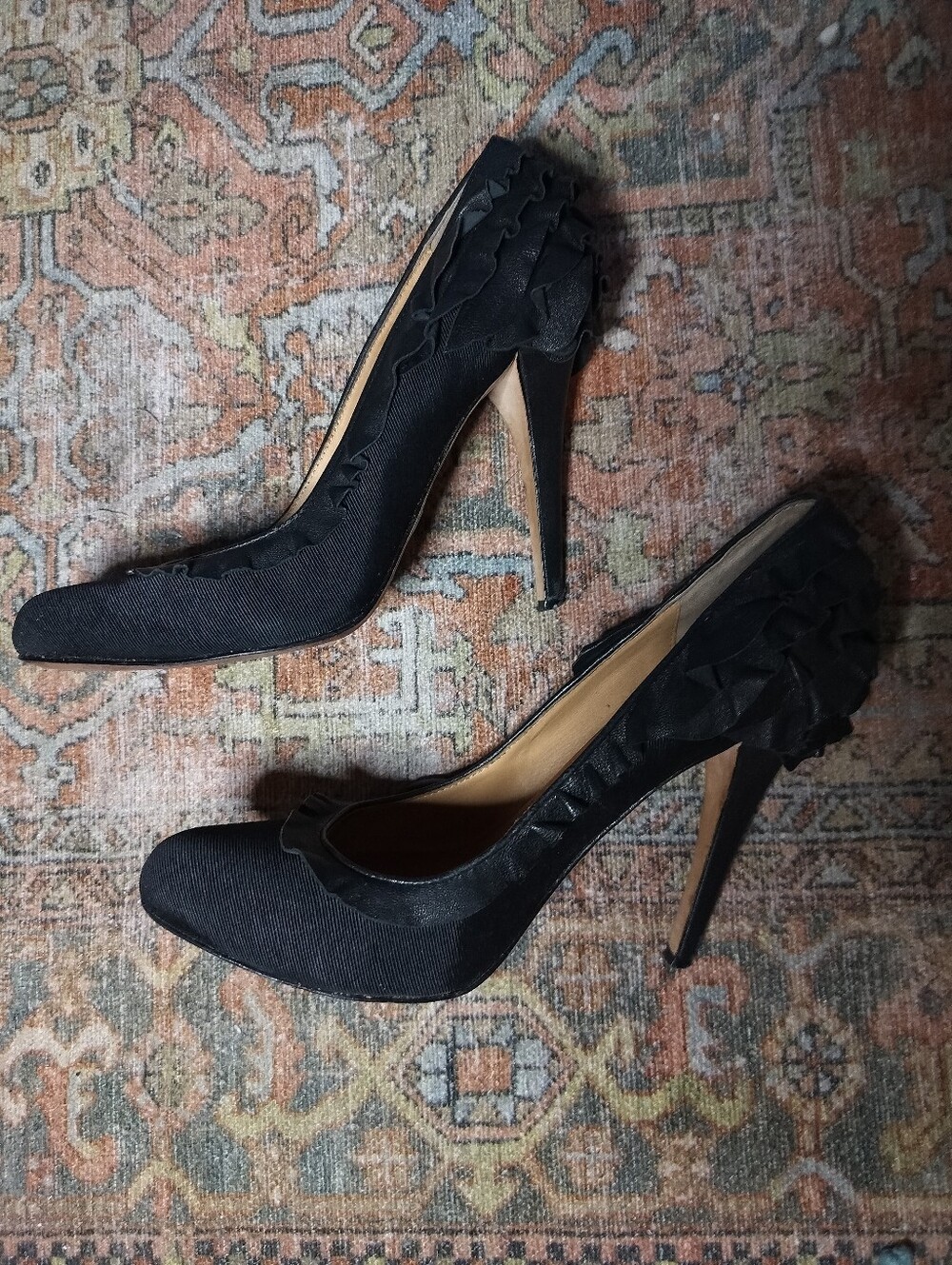 Designer Badgley Mischka Black Leather Ruffle High Heel Pumps - 9M